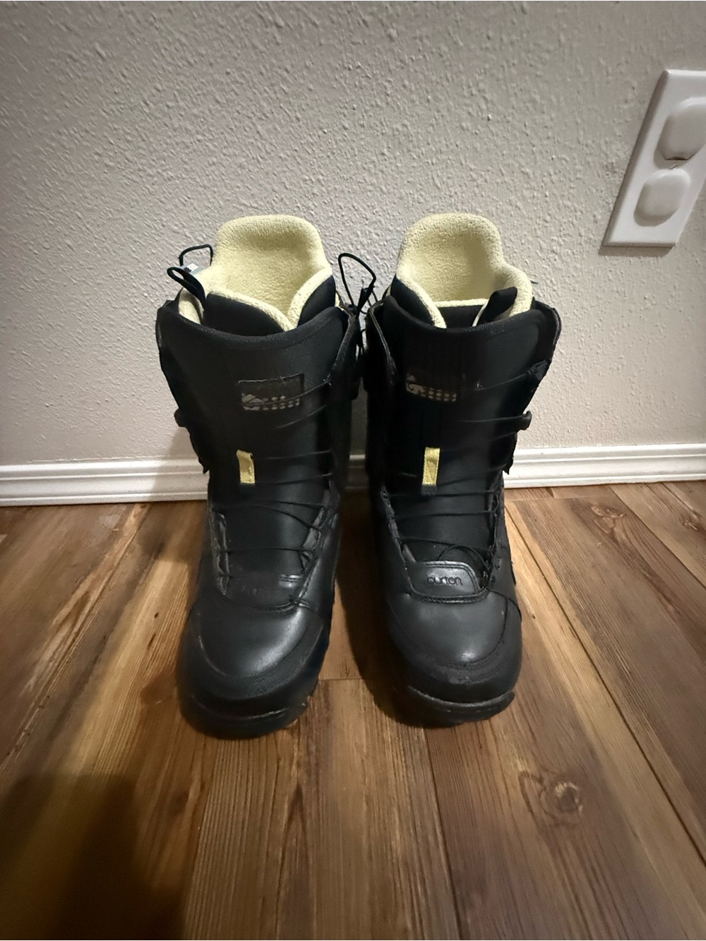 Burton Black Emerald Snowboard Boots - Size 8